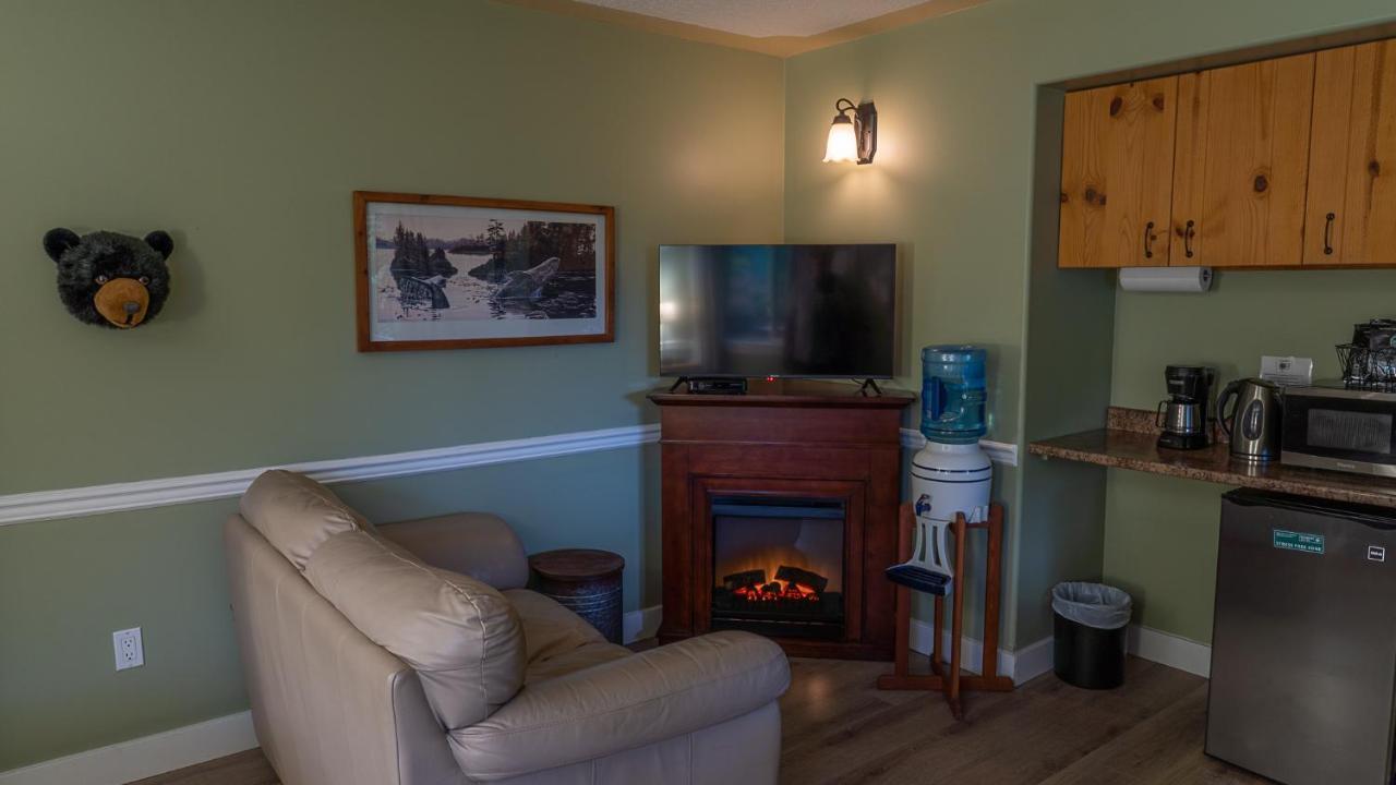 Wild Pacific Guest Suites Ucluelet Buitenkant foto