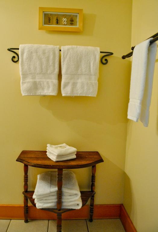 Wild Pacific Guest Suites Ucluelet Buitenkant foto
